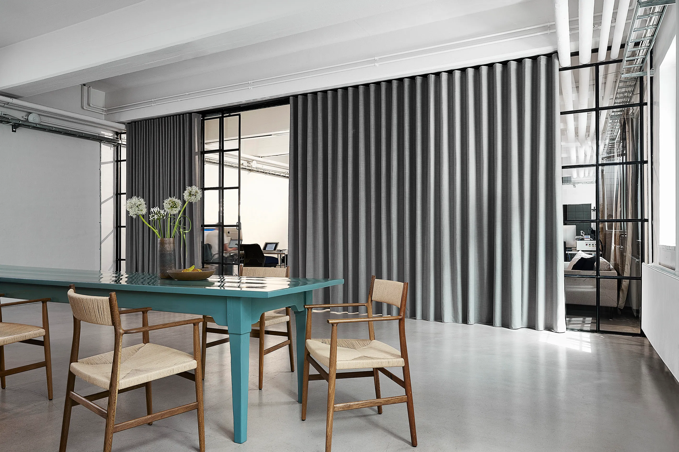 Floor with curtain